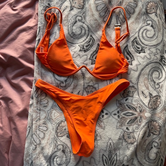 SHEIN neon orange wire cup bikini - Picture 1 of 2